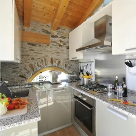 Sleeps 4 Pool Appartement